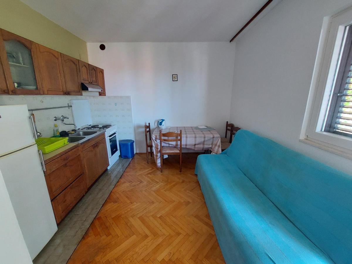 Apartment Black Primosten Bagian luar foto