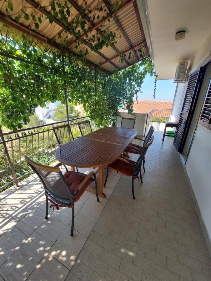 Apartment Black Primosten Bagian luar foto
