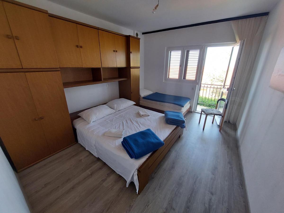 Apartment Black Primosten Bagian luar foto