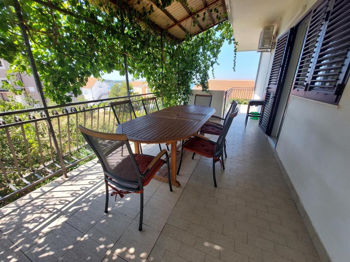 Apartment Black Primosten Bagian luar foto