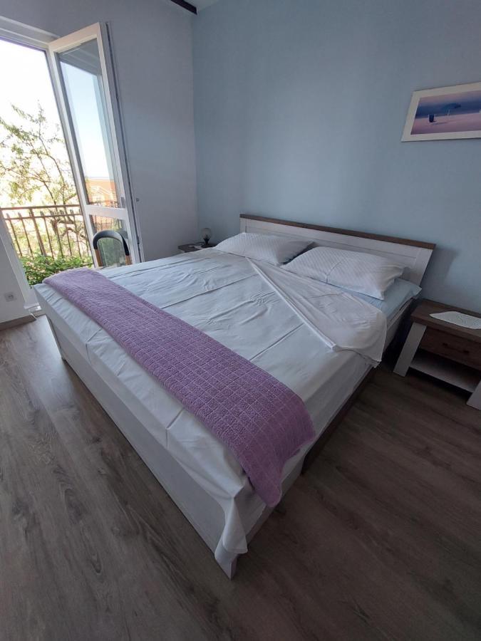 Apartment Black Primosten Bagian luar foto